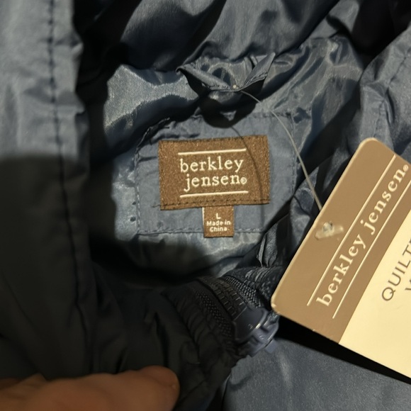 Berkley Jensen Quilted Vest size large nwt - Picture 3 of 4